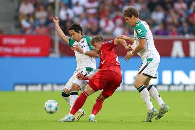 waehrend des Spiels der 2. Bundesliga zwischen Fortuna Düsseldorf und Hannover 96 im Merkur Spiel-Arena am 30. August 2024 in Düsseldorf, Deutschland. (Foto von Oliver Kaelke DeFodi Images) +++ during the 2. Bundesliga match between Fortuna Düsseldorf and Hannover 96 at Merkur Spiel-Arena on August 30, 2024 in Düsseldorf, Germany. (Photo by Oliver Kaelke DeFodi Images) DFB DFL REGULATIONS PROHIBIT ANY USE OF PHOTOGRAPHS AS IMAGE SEQUENCES AND OR QUASI-VIDEO. (Photo by Oliver Kaelke DeFodi Images) Defodi-678_2024_08_30_OK_DUSH96_0335