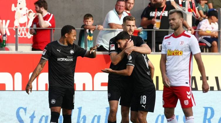Fürth torjubel 0-1 Meyerhöfer . 2.Bundesliga - Spieltag 4 , Jahn Regensburg - Greuther Fürth . Fußball , in Jahnstadion , Regensburg , Bayern , Deutschland . August 30, 2024 - Photo: Ipa Photo Pressefoto DENL Copyright: xx