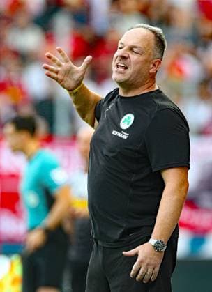 Alexander Zorniger Trainer Fürth . 2.Bundesliga - Spieltag 4 , Jahn Regensburg - Greuther Fürth . Fußball , in Jahnstadion , Regensburg , Bayern , Deutschland . August 30, 2024 - Photo: Ipa Photo Pressefoto DENL Copyright: xx