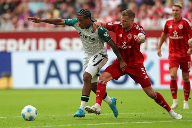 waehrend des Spiels der 2. Bundesliga zwischen Fortuna Düsseldorf und Hannover 96 im Merkur Spiel-Arena am 30. August 2024 in Düsseldorf, Deutschland. (Foto von Oliver Kaelke DeFodi Images) +++ during the 2. Bundesliga match between Fortuna Düsseldorf and Hannover 96 at Merkur Spiel-Arena on August 30, 2024 in Düsseldorf, Germany. (Photo by Oliver Kaelke DeFodi Images) DFB DFL REGULATIONS PROHIBIT ANY USE OF PHOTOGRAPHS AS IMAGE SEQUENCES AND OR QUASI-VIDEO. (Photo by Oliver Kaelke DeFodi Images) Defodi-678_2024_08_30_OK_DUSH96_0846