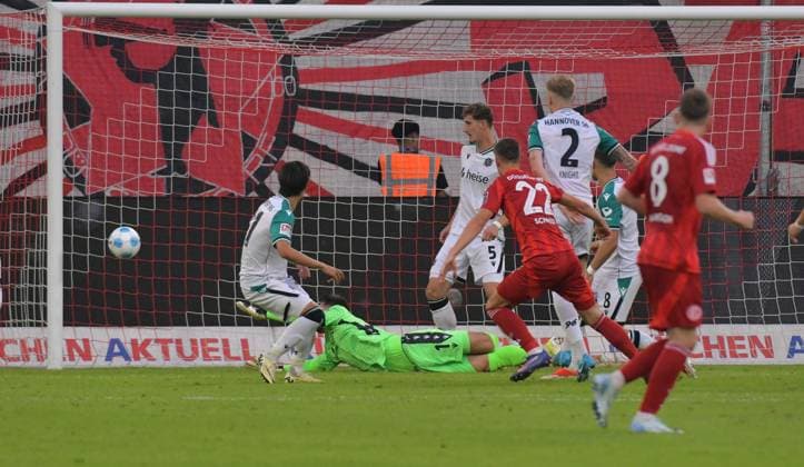 30.08.2024, xblx, Fussball 2.Bundesliga, Fortuna Duesseldorf - Hannover 96 emspor, v.l. Danny Schmidt (Fortuna Düsseldorf), Goal scored, Tor zum 1:0 (DFL DFB REGULATIONS PROHIBIT ANY USE OF PHOTOGRAPHS as IMAGE SEQUENCES and or QUASI-VIDEO) Duesseldorf