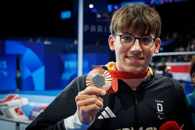 Sport Themen der Woche KW35 Sport Bilder des Tages Paralympics (Para Schwimmen); Paris, 30.08.24 WETEKAM Maurice (SM9 GER Para Schwimmen) gewinnt Bronze, Paralympics (Para Schwimmen) am 30.08.24 in der La Defense Arena in Paris (Frankreich). *** Paralympics Para Swimming Paris, 30 08 24 WETEKAM Maurice SM9 GER Para Swimming wins bronze, Paralympics Para Swimming on 30 08 24 at the La Defense Arena in Paris France Copyright: xBEAUTIFULxSPORTS B.Hoffmannx