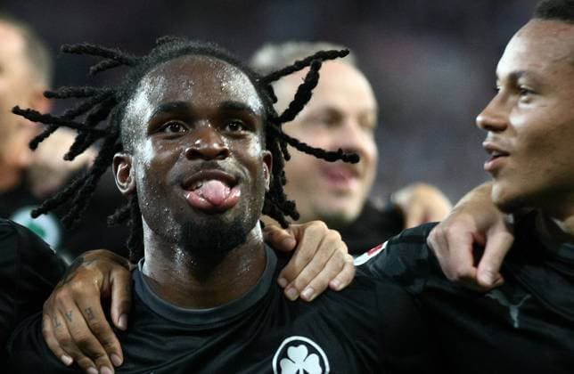 Jubel Fürth am Ende des Spiel - Futkeu . 2.Bundesliga - Spieltag 4 , Jahn Regensburg - Greuther Fürth . Fußball , in Jahnstadion , Regensburg , Bayern , Deutschland . August 30, 2024 - Photo: Ipa Photo Pressefoto DENL Copyright: xx