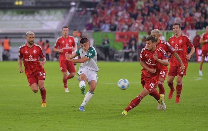 30.08.2024, xblx, Fussball 2.Bundesliga, Fortuna Duesseldorf - Hannover 96 emspor, v.l. Nicolo Tresoldi (Hannover 96) (DFL DFB REGULATIONS PROHIBIT ANY USE OF PHOTOGRAPHS as IMAGE SEQUENCES and or QUASI-VIDEO) Duesseldorf