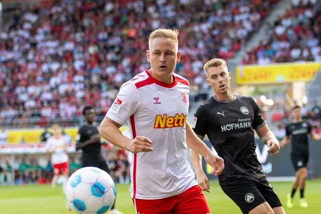 30.08.2024, Fussball, GER, Saison, 2.Liga, Saision 2024 2025, SSV Jahn Regensburg - Spvgg Greuther Fürth Kai Pröger (SSV Jahn Regensburg) und Luca Itter DFL REGULATIONS PROHIBIT ANY USE OF PHOTOGRAPHS AS IMAGE SEQUENCES AND OR QUASI-VIDEO. Regensburg Bayern Deutschland Jahnstadion Regensburg