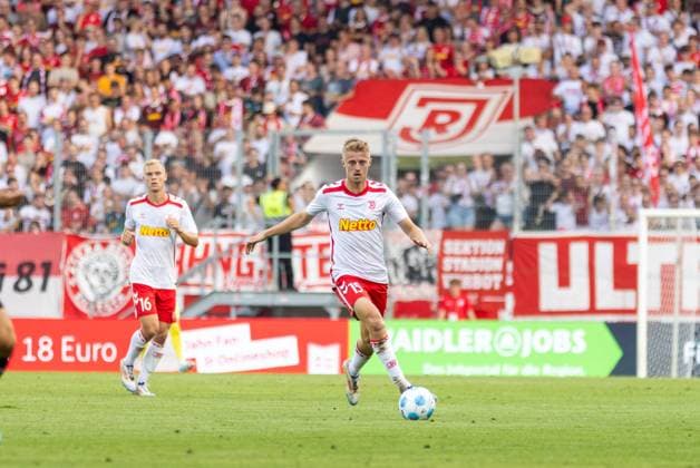 30.08.2024, Fussball, GER, Saison, 2.Liga, Saision 2024 2025, SSV Jahn Regensburg - Spvgg Greuther Fürth Sebastian Ernst (SSV Jahn Regensburg) DFL REGULATIONS PROHIBIT ANY USE OF PHOTOGRAPHS AS IMAGE SEQUENCES AND OR QUASI-VIDEO. Regensburg Bayern Deutschland Jahnstadion Regensburg