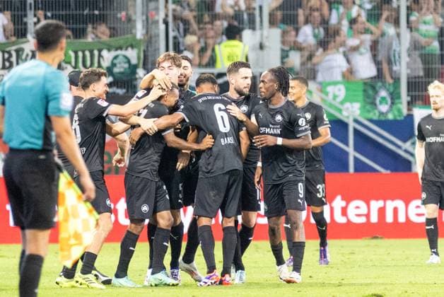 30.08.2024, Fussball, GER, Saison, 2.Liga, Saision 2024 2025, SSV Jahn Regensburg - Spvgg Greuther Fürth Jubel nach dem 4:0 für Fürth durch Julian Green DFL REGULATIONS PROHIBIT ANY USE OF PHOTOGRAPHS AS IMAGE SEQUENCES AND OR QUASI-VIDEO. Regensburg Bayern Deutschland Jahnstadion Regensburg