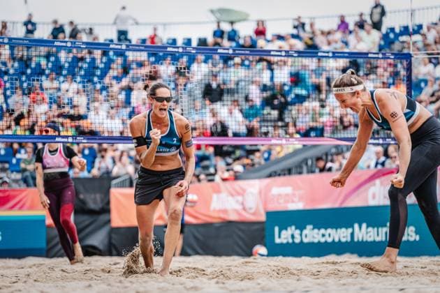 Beachvolleyball Frauen Allianz German Beach Tour Deutsche Beachvolleyball-Meisterschaft 2024 30.08.2024 v.l. Kira Walkenhorst und Isabel Schneider jubel Timmendorfer Strand Ahmann-Hager-Arena Schleswig-Holstein Deutschland