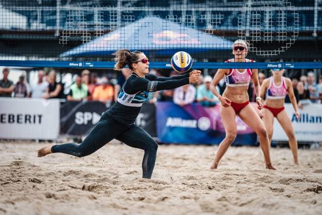 Beachvolleyball Frauen Allianz German Beach Tour Deutsche Beachvolleyball-Meisterschaft 2024 30.08.2024 Anna Lena Grüne spielt den Ball Timmendorfer Strand Ahmann-Hager-Arena Schleswig-Holstein Deutschland