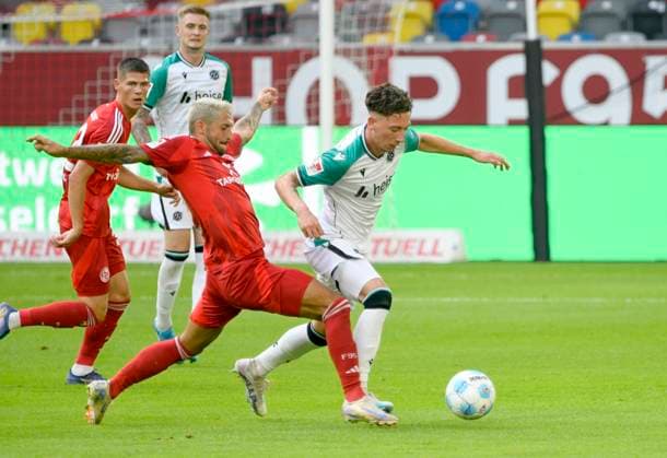 Merkur Spielarena Düsseldorf 30.8.2024, 2. Fussball Bundesliga Saison 2024 25 4. Spieltag, Fortuna Düsseldorf (F95) vs Hannover 96 (H96) - Matthias Zimmermann (F95), Jannik Rochelt (H96)