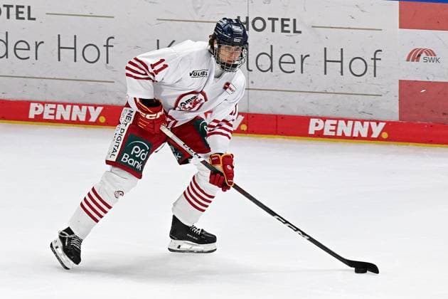 Eishockey DEL 24 25: Timocom NRW-Cup Düsseldorfer EG vs Kölner Haie am 30.8.2024 in der Yayla Arena in Krefeld Düsseldorfs David Lewandowski (Nr.11) *** Ice Hockey DEL 24 25 Timocom NRW Cup Düsseldorfer EG vs Kölner Haie on 30 8 2024 at the Yayla Arena in Krefeld Düsseldorfs David Lewandowski No 11 wd