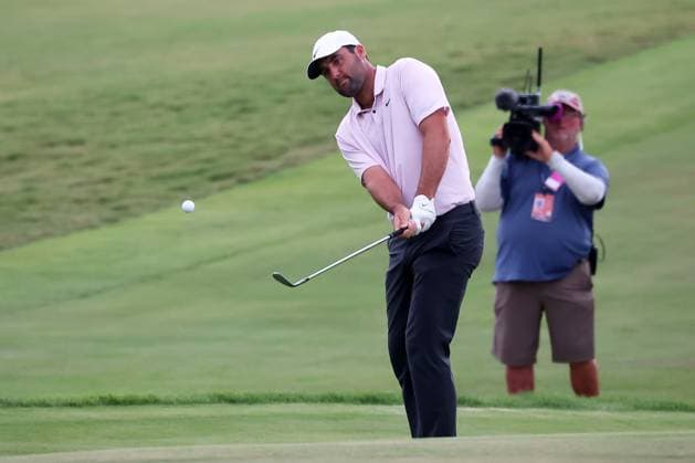 ATLANTA, GA - AUGUST 30: Scottie Scheffler (USA) during the second round of the 2024 FedExCup Playoffs Tour Championship on August 30, 2024 at East Lake Golf Club in Atlanta, Georgia. (Photo by Michael Wade Icon Sportswire) GOLF: AUG 30 PGA, Golf Herren FedExCup Playoffs - TOUR Championship EDITORIAL USE ONLY Icon08302496