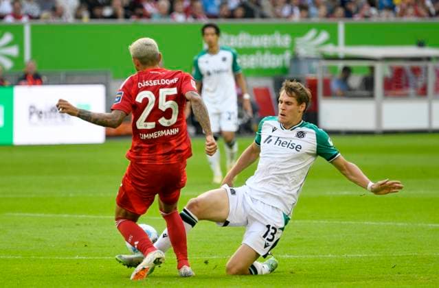Merkur Spielarena Düsseldorf 30.8.2024, 2. Fussball Bundesliga Saison 2024 25 4. Spieltag, Fortuna Düsseldorf (F95) vs Hannover 96 (H96) - Matthias Zimmermann (F95), Max Christiansen (H96)