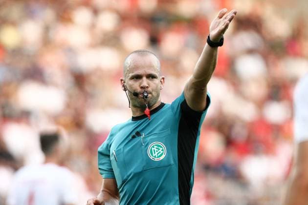 Patrick Schwengers Schiedsrichter . 2.Bundesliga - Spieltag 4 , Jahn Regensburg - Greuther Fürth . Fußball , in Jahnstadion , Regensburg , Bayern , Deutschland . August 30, 2024 - Photo: Ipa Photo Pressefoto DENL Copyright: xx