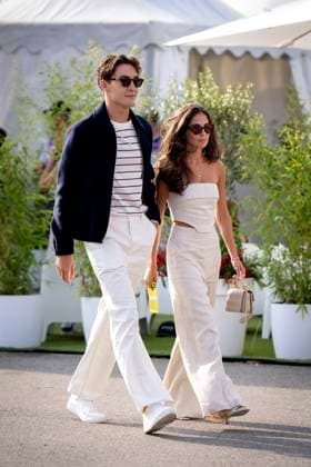 MONZA - George Russell (Mercedes) with girlfriend Carmen Montero Mundt before the third free practice on the Monza circuit in the run-up to the Italian Grand Prix. ANP SANDER KONING xVIxANPxSportx xxANPxIVx 507188837 originalFilename: 507188837.jpg