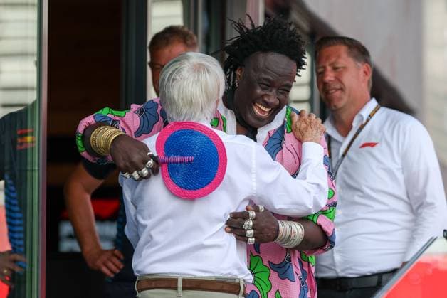 Bernie Ecclestone begruesst Mr. Moko, 3 Freies Training, Grosser Preis von Italien, Motorsport, Herren, Formel 1, 31.08.2024 Monza Lombardei Italien