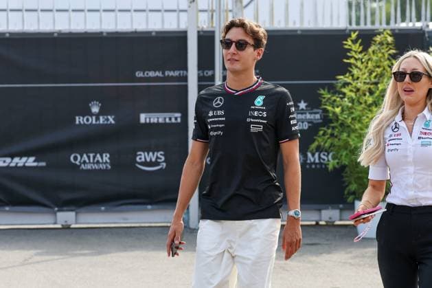 George Russell (Mercedes-AMG) im Fahrerlager, Paddock gibt Autogramme, 3 Freies Training, Grosser Preis von Italien, Motorsport, Herren, Formel 1, 31.08.2024 Monza Lombardei Italien