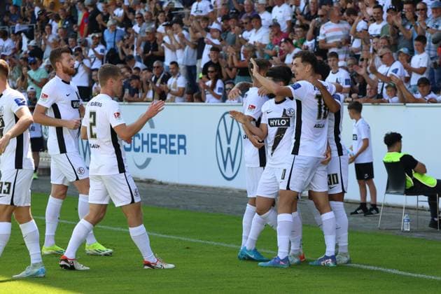 31.08.2024, Fussball, Herren, 2. Bundesliga, Saison 2024 2025, SV 07 Elversberg - SV Darmstadt 98, Torjubel zum 1:0, Torschütze: Luca Schnellbacher (SV 07 Elversberg) Elversberg Ursapharm-Arena an der Kaiserlinde Saarland Deutschland (DE)
