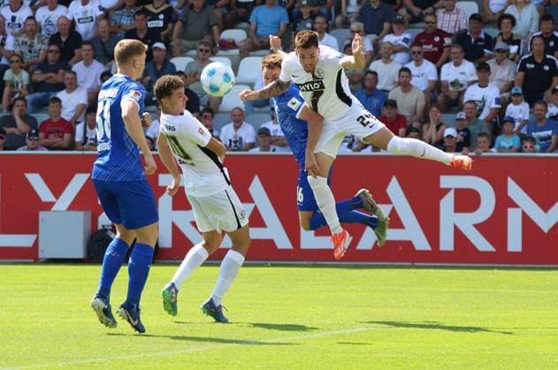 31.08.2024, Fussball, Herren, 2. Bundesliga, Saison 2024 2025, SV 07 Elversberg - SV Darmstadt 98, Luca Schnellbacher (SV 07 Elversberg), Fisnik Asllani (SV 07 Elversberg), Clemens Riedel (SV Darmstadt 98), Matthias Bader (SV Darmstadt 98) Elversberg Ursapharm-Arena an der Kaiserlinde Saarland Deutschland (DE)