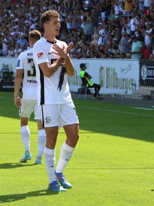 31.08.2024, Fussball, Herren, 2. Bundesliga, Saison 2024 2025, SV 07 Elversberg - SV Darmstadt 98, Torjubel zum 2:0, Torschütze: Fisnik Asllani (SV 07 Elversberg) Elversberg Ursapharm-Arena an der Kaiserlinde Saarland Deutschland (DE)