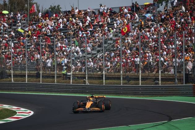 81 PIASTRI Oscar (aus), McLaren F1 Team MCL38, action during the Formula 1 Pirelli Gran Premio d’Italia 2024, Italian Grand Prix 2024, 16th round of the 2024 Formula One World Championship, WM, Weltmeisterschaft from August 30 to September 1, 2024 on the Autodromo Nazionale Monza, in Monza, Italy - F1 - ITALIAN GRAND PRIX 2024 DPPI Panoramic  240831_R16_ITALIA_DP_XB3_9770