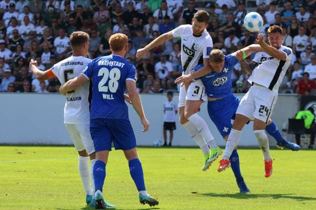 31.08.2024, Fussball, Herren, 2. Bundesliga, Saison 2024 2025, SV 07 Elversberg - SV Darmstadt 98, Luca Schnellbacher (SV 07 Elversberg), Florian Le Joncour (SV 07 Elversberg), Paul Will (SV Darmstadt 98), Clemens Riedel (SV Darmstadt 98) Elversberg Ursapharm-Arena an der Kaiserlinde Saarland Deutschland (DE)