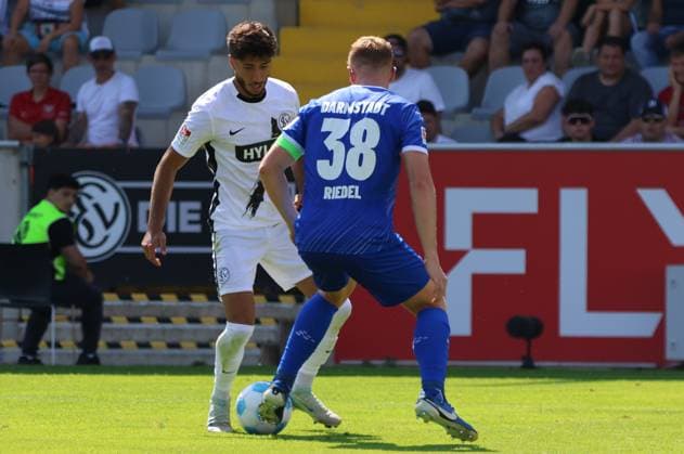 31.08.2024, Fussball, Herren, 2. Bundesliga, Saison 2024 2025, SV 07 Elversberg - SV Darmstadt 98, Damar Muhammed (SV 07 Elversberg), Clemens Riedel (SV Darmstadt 98) Elversberg Ursapharm-Arena an der Kaiserlinde Saarland Deutschland (DE)