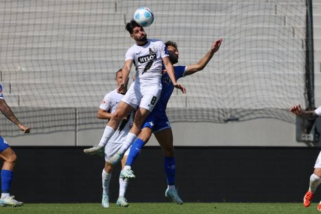 31.08.2024, Fussball, Herren, 2. Bundesliga, Saison 2024 2025, SV 07 Elversberg - SV Darmstadt 98, Semih Sahin (SV 07 Elversberg), Killian Corredor (SV Darmstadt 98) Elversberg Ursapharm-Arena an der Kaiserlinde Saarland Deutschland (DE)