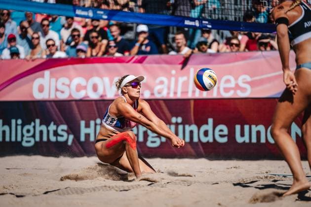 Beachvolleyball Frauen Allianz German Beach Tour Deutsche Beachvolleyball-Meisterschaft 2024 31.08.2024 Chenoa Christ nimmt den Ball an Timmendorfer Strand Ahmann-Hager-Arena Schleswig-Holstein Deutschland