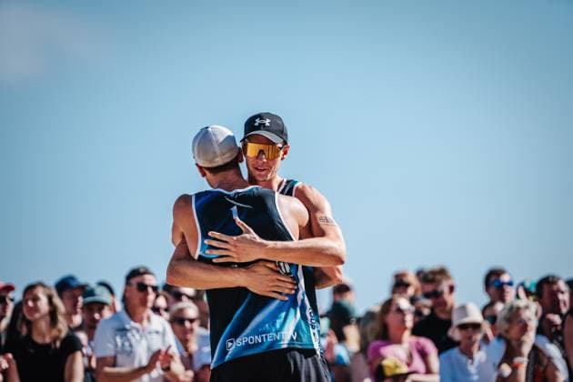 Beachvolleyball Männer Allianz German Beach Tour Deutsche Beachvolleyball-Meisterschaft 2024 31.08.2024 v.l. Max Just und Robin Sowa Timmendorfer Strand Ahmann-Hager-Arena Schleswig-Holstein Deutschland