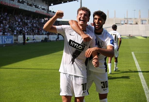 31.08.2024, xmohx, Fussball 2.Bundesliga, SV Elversberg - SV Darmstadt 98 emspor, v.l. Fisnik Asllani (SV Elversberg), Muhammed Damar (SV Elversberg) celebrate the goal, Der Torjubel zum 3:0 (DFL DFB REGULATIONS PROHIBIT ANY USE OF PHOTOGRAPHS as IMAGE SEQUENCES and or QUASI-VIDEO) Elversberg