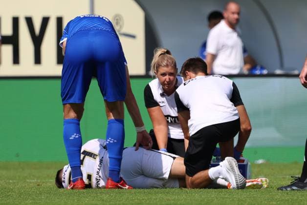 31.08.2024, Fussball, Herren, 2. Bundesliga, Saison 2024 2025, SV 07 Elversberg - SV Darmstadt 98, Luca Schnellbacher (SV 07 Elversberg) verletzt Elversberg Ursapharm-Arena an der Kaiserlinde Saarland Deutschland (DE)