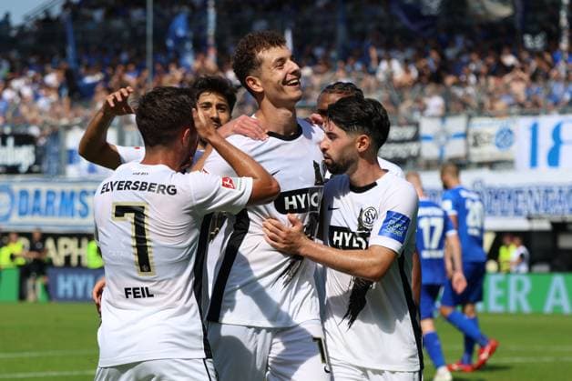 31.08.2024, Fussball, Herren, 2. Bundesliga, Saison 2024 2025, SV 07 Elversberg - SV Darmstadt 98, Torjubel zum 3:0, Torschütze: Fisnik Asllani (SV 07 Elversberg) Elversberg Ursapharm-Arena an der Kaiserlinde Saarland Deutschland (DE)