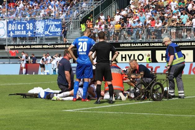 31.08.2024, Fussball, Herren, 2. Bundesliga, Saison 2024 2025, SV 07 Elversberg - SV Darmstadt 98, Florian Le Joncour (SV 07 Elversberg) verletzt Elversberg Ursapharm-Arena an der Kaiserlinde Saarland Deutschland (DE)