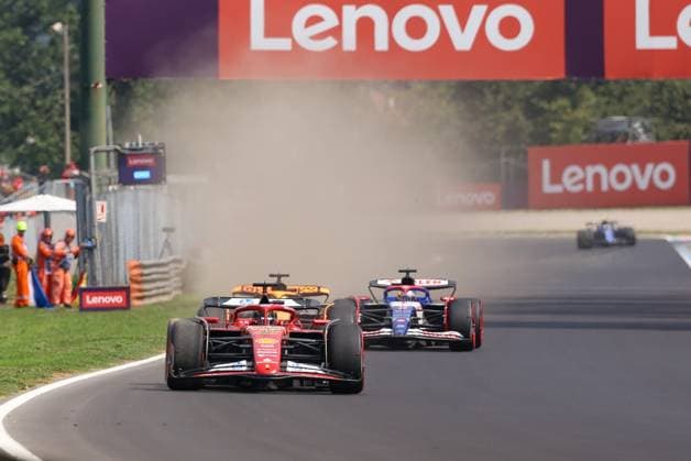 Charles Leclerc (Scuderia Ferrari HP) in der Curva Del Serraglio, 3 Freies Training, Grosser Preis von Italien, Motorsport, Herren, Formel 1, 31.08.2024 Monza Lombardei Italien