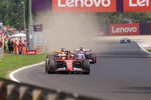 Charles Leclerc (Scuderia Ferrari HP) in der Curva Del Serraglio, 3 Freies Training, Grosser Preis von Italien, Motorsport, Herren, Formel 1, 31.08.2024 Monza Lombardei Italien