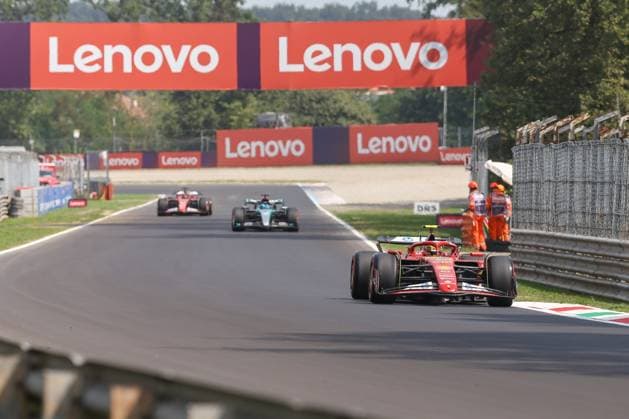 Carlos Sainz jr. (Scuderia Ferrari HP) in der Curva Del Serraglio, 3 Freies Training, Grosser Preis von Italien, Motorsport, Herren, Formel 1, 31.08.2024 Monza Lombardei Italien