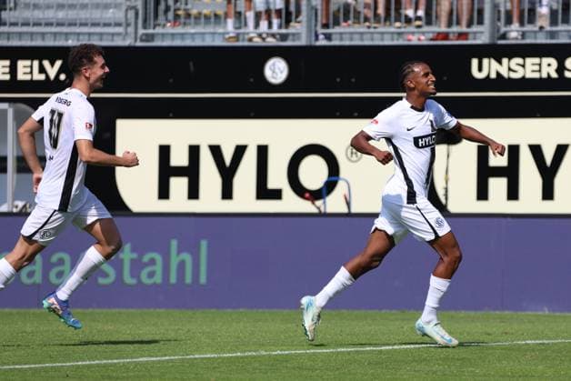 31.08.2024, Fussball, Herren, 2. Bundesliga, Saison 2024 2025, SV 07 Elversberg - SV Darmstadt 98, Torjubel zum 4:0, Torschütze: Filimon Gerezgiher (SV 07 Elversberg) Elversberg Ursapharm-Arena an der Kaiserlinde Saarland Deutschland (DE)