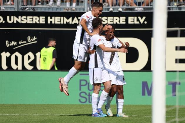 31.08.2024, Fussball, Herren, 2. Bundesliga, Saison 2024 2025, SV 07 Elversberg - SV Darmstadt 98, Torjubel zum 4:0, Torschütze: Filimon Gerezgiher (SV 07 Elversberg) Elversberg Ursapharm-Arena an der Kaiserlinde Saarland Deutschland (DE)
