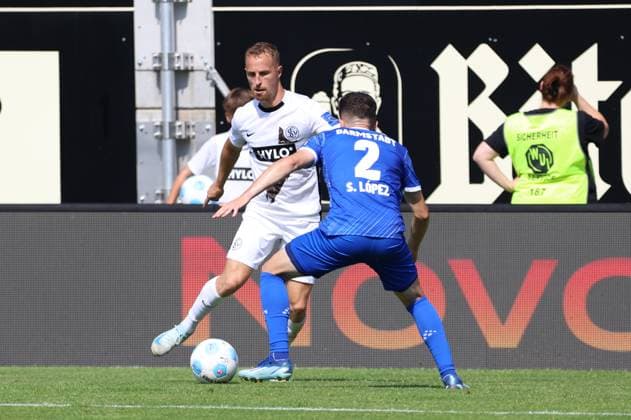 31.08.2024, Fussball, Herren, 2. Bundesliga, Saison 2024 2025, SV 07 Elversberg - SV Darmstadt 98, Maurice Neubauer (SV 07 Elversberg), Sergio Lopez (SV Darmstadt 98) Elversberg Ursapharm-Arena an der Kaiserlinde Saarland Deutschland (DE)