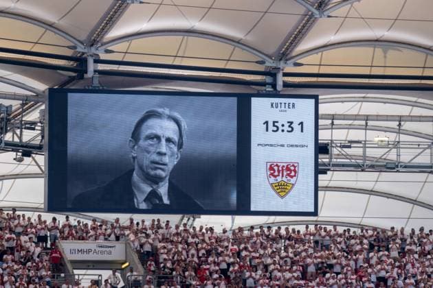 Sport Themen der Woche KW35 Scheigeminute für Christoph Daum. xettx, Deutschland, Stuttgart, 31.08.2024, Fussball, Bundesliga: VfB Stuttgart vs 1.FSV Mainz 05, Saison 2024 2025, 2. Spieltag, MHP Arena Foto: A2 Bildagentur Peter Hartenfelser DFL DFB REGULATIONS PROHIBIT ANY USE OF PHOTOGRAPHS AS IMAGE SEQUENCES AND OR QUASI-VIDEO. *** Scheigeminute für Christoph Daum xettx, Germany, Stuttgart, 31 08 2024, Soccer, Bundesliga VfB Stuttgart vs 1 FSV Mainz 05, Season 2024 2025, 2 Matchday, MHP Arena Foto A2 Bildagentur Peter Hartenfelser DFL DFB REGULATIONS PROHIBIT ANY USE OF PHOTOGRAPHS AS IMAGE SEQUENCES AND OR QUASI VIDEO