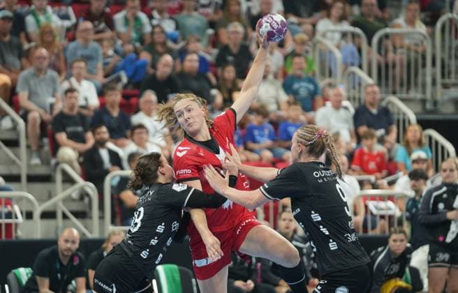 Sport Themen der Woche KW35 Handball Super Cup, HB Ludwigsburg vs. TuS Metzingen, Düsseldorf, 31.08.2024 Viola Leuchter (HB Ludwigsburg 7) ;Handball Super Cup, HB Ludwigsburg vs. TuS Metzingen, Düsseldorf, 31.08.2024,PSD Bank Dome,Düsseldorf,Deutschland am 31.08.24 *** Handball Super Cup, HB Ludwigsburg vs TuS Metzingen, Düsseldorf, 31 08 2024 Viola Leuchter HB Ludwigsburg 7 Handball Super Cup, HB Ludwigsburg vs TuS Metzingen, Düsseldorf, 31 08 2024,PSD Bank Dome,Düsseldorf,Germany on 31 08 24 Copyright: xBEAUTIFULxSPORTS Henrichsx