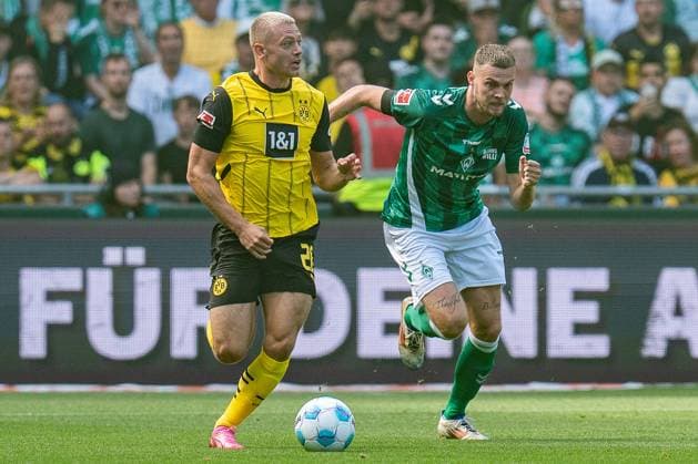 31.08.2024, SV Werder Bremen - Borussia Dortmund, 1. Bundesliga, 2. Spieltag Julian Ryerson (Borussia Dortmund, 26) Marvin Duksch (Werder Bremen, 7) Wichtiger Hinweis: Gemaess den Vorgaben der DFL Deutsche Fussball Liga bzw. des DFB Deutscher Fussball-Bund ist es untersagt, in dem Stadion und oder vom Spiel angefertigte Fotoaufnahmen in Form von Sequenzbildern und oder videoaehnlichen Fotostrecken zu verwerten Foto: Bahho Kara Kirchner-Media Copyright: xBahhoxKara Kirchner-Mediax