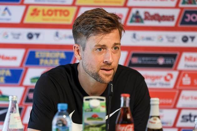 Nico Schneck (SC Freiburg, Trainer)bei der Pressekonferenz , Fussball, GooglePixel Frauen-Bundesliga, 1.Spieltag, 2024 2025, SC Freiburg vs. Bayer 04 Leverkusen, 31.08.2024, Dreisamstadion, Freiburg, Deutschland DFB REGULATIONS PROHIBIT ANY USE OF PHOTOGRAPHS AS IMAGE SEQUENCES AND OR QUASI-VIDEO. Freiburg Dreisamstadion Baden-Wuerttemberg Deutschland Copyright: xGrantxHubbsx