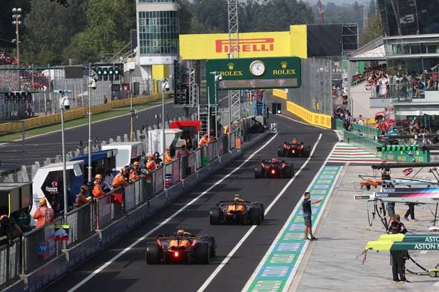 31.08.2024, Autodromo Nazionale di Monza, Monza, FORMULA 1 PIRELLI GRAN PREMIO D ITALIA 2024 ,im Bild Sergio Perez (MEX), Oracle Red Bull Racing, Max Verstappen (NLD), Lando Norris (GBR), McLaren F1 Team, Oscar Piastri (AUS) Defodi-506_20240831_hbr_3529