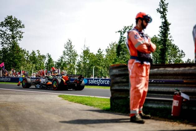 04 NORRIS Lando (gbr), McLaren F1 Team MCL38, action during the Formula 1 Pirelli Gran Premio d’Italia 2024, Italian Grand Prix 2024, 16th round of the 2024 Formula One World Championship, WM, Weltmeisterschaft from August 30 to September 1, 2024 on the Autodromo Nazionale Monza, in Monza, Italy - F1 - ITALIAN GRAND PRIX 2024 DPPI Panoramic  F12024GP16ITA_JK520872