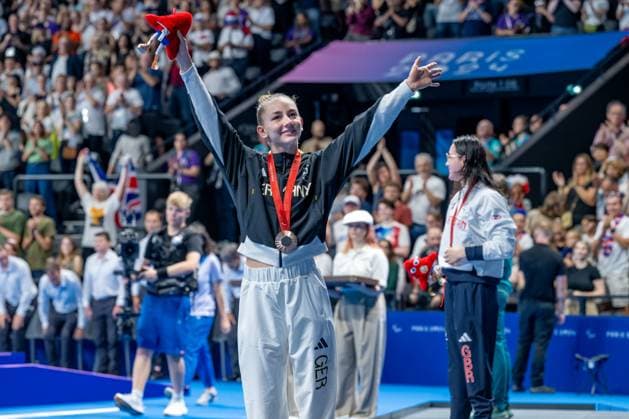Sport Themen der Woche KW35 Sport Bilder des Tages Para Swimming - Paris 2024 Summer Paralympics Games: Day 3 Para Swimming - Paris 2024 Summer Paralympics Games: Day 3 Paris La Defense Arena PARIS, FRANCE - AUGUST 31: Mira Jeanne MAACK, date of birth 20.01.2004, place of birth Berlin, startclass S8 SB7 SM8, before, get the Bronze Medal in 100 Backstroke Paris Paris La Defense Arena Frankreich