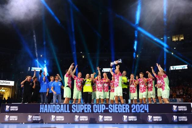 Sport Themen der Woche KW35 Sport Bilder des Tages Supercup-Sieger 2024 - Fuechse Berlin. SC Magdeburg vs. Fuechse Berlin, Handball, Super Cup der Maenner 2024, Spielzeit 2024 2025, 31.08.2024 Foto: kolbert-press Ant Palmer PSD Bank Dome NRW Deutschland *** Supercup Winner 2024 Fuechse Berlin SC Magdeburg vs Fuechse Berlin, Handball, Mens Super Cup 2024, Season 2024 2025, 31 08 2024 Photo kolbert press Ant Palmer PSD Bank Dome NRW Germany Copyright: xkolbert-press AntxPalmerx