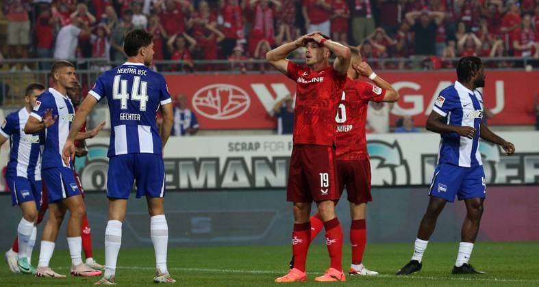 Daniel Hanslik (19, FC Kaiserslautern) vergibt torchance 31.08.2024, Fußball, 2. Bundesliga, FC Kaiserslautern - Hertha BSC Berlin, 4. Spieltag, Saison 2024 25, Fritz Walter Stadion, Kaiserslautern, Deutschland, Foto: Michael Deines PROMEDIAFOTO, ** DFB & DFL regulations prohibit any use of photographs as image sequences and or quasi-video. ** FC Kaiserslautern - Hertha BSC Berlin