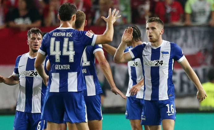 1:0 Hertha durch Jonjoe Kenny (16, Hertba BSC Berlin) gegen Julian Krahl (1, Torwart, FC Kaiserslautern) 31.08.2024, Fußball, 2. Bundesliga, FC Kaiserslautern - Hertha BSC Berlin, 4. Spieltag, Saison 2024 25, Fritz Walter Stadion, Kaiserslautern, Deutschland, zmdz, ** DFB & DFL regulations prohibit any use of photographs as image sequences and or quasi-video. ** FC Kaiserslautern - Hertha BSC Berlin